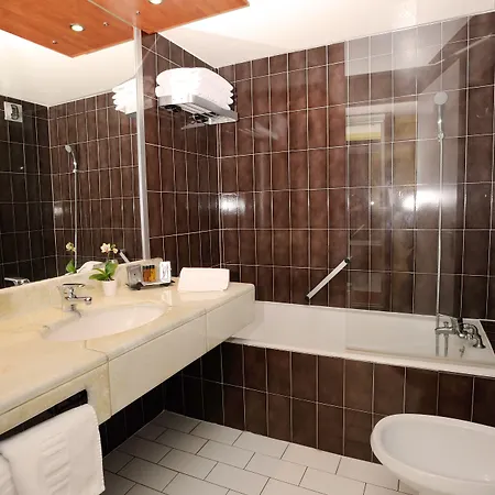 宫格尔酒店 3* 维勒班