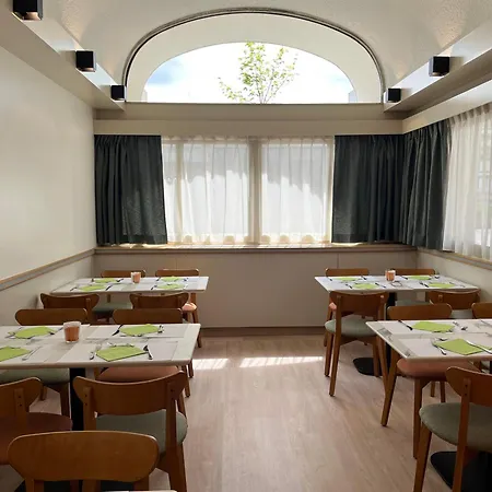 Des Congres מלון